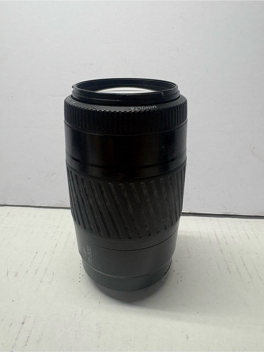MINOLTA AF 75-300 AF ZOOM 1.5m/4.9 ft MACRO LENS 1.5m 4.9ft w lens hood